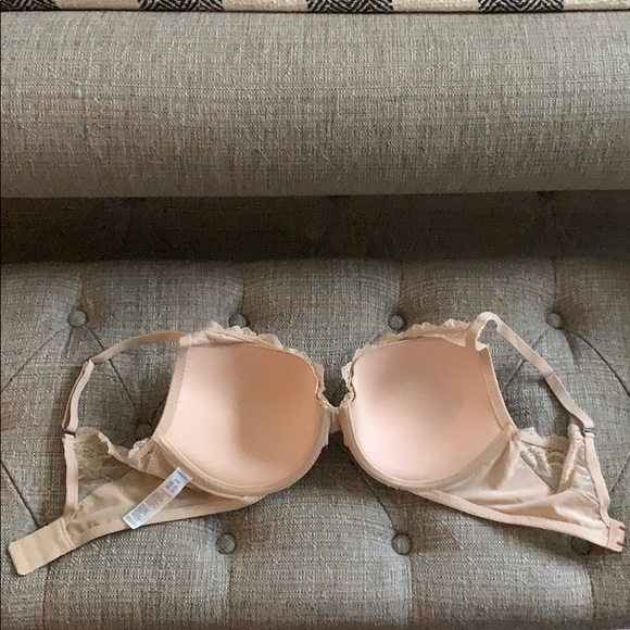 Spanx Undie-tectible Push-up Plunge - Picture 5 of 8